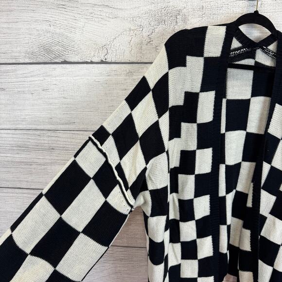 Shein Curve Plus Size Black & White Checkered Oversized Sweater Cardigan Size 5X - Picture 2 of 6